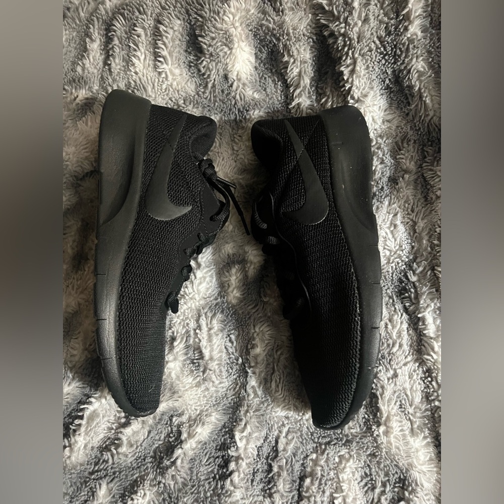 Nike Tanjun (GS) Black (Size: 7Y)